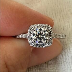 Beautiful 1 ct Moissanite Diamond ring